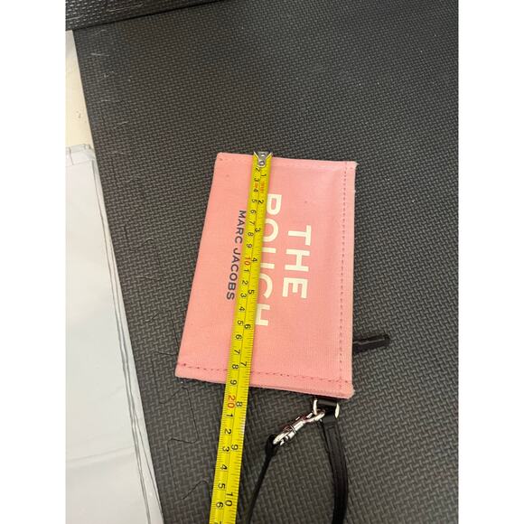 Marc Jacob’s x‎ Peanuts Snoopy Pink Canvas Graphic Print The Pouch Wristlet - Picture 10 of 11